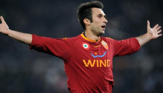 Kolejny napastnik ��czony z Liverpoolem. Tym razem...
